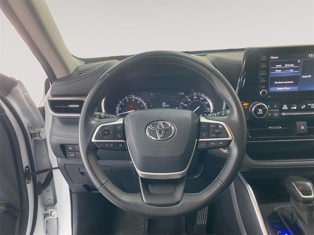 used 2022 Toyota Highlander car, priced at $35,223