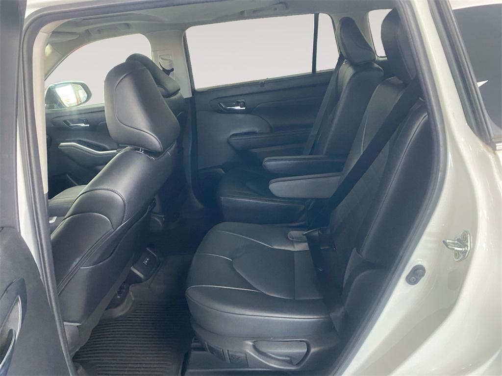 used 2022 Toyota Highlander car, priced at $34,992