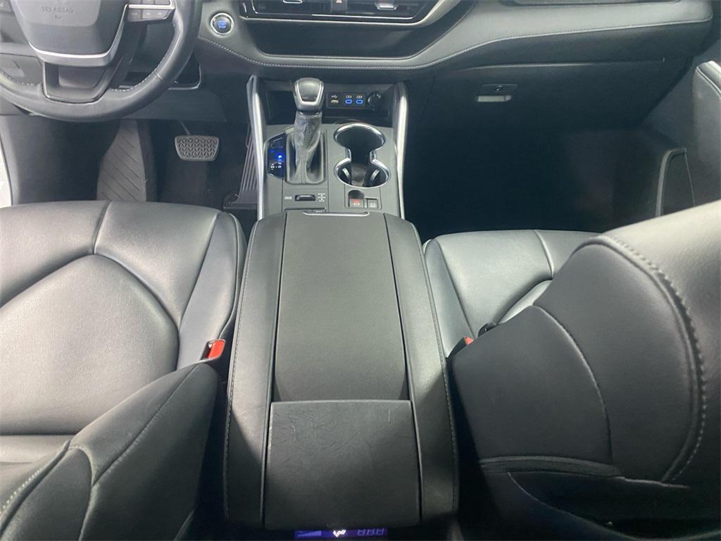 used 2022 Toyota Highlander car, priced at $34,992