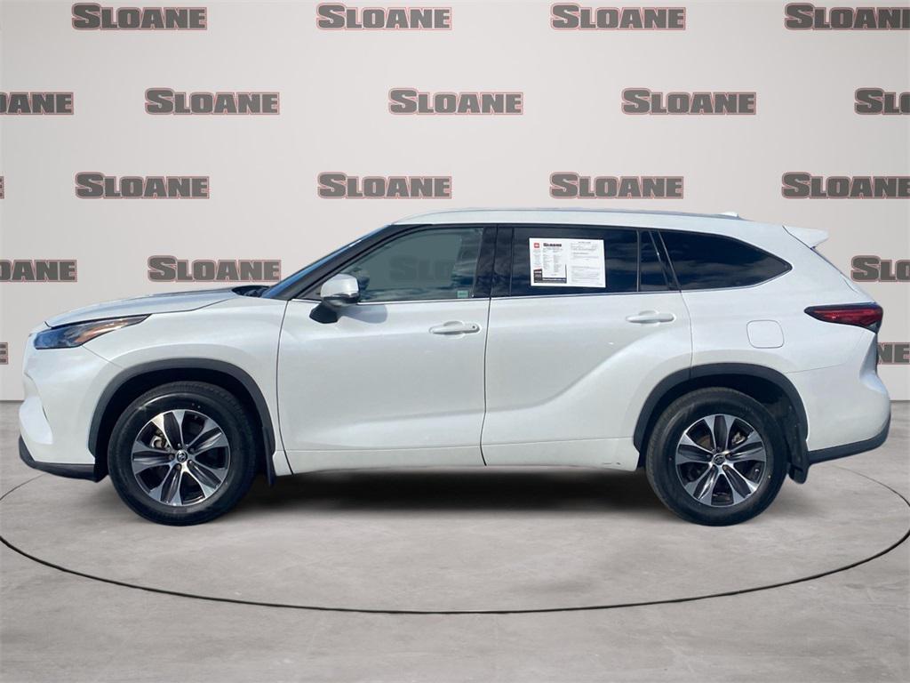 used 2022 Toyota Highlander car, priced at $34,992