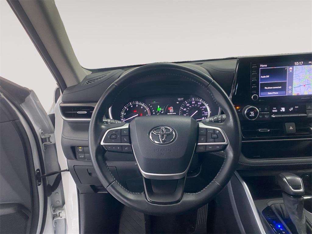 used 2022 Toyota Highlander car, priced at $34,992