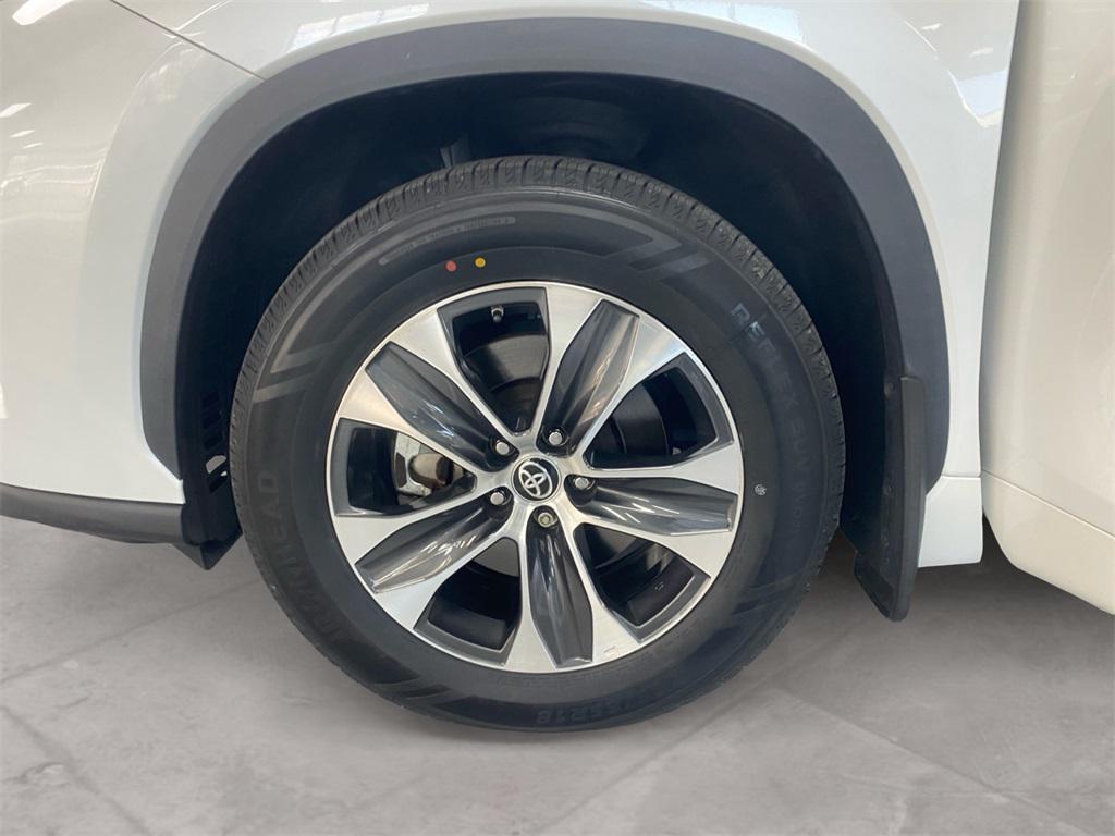 used 2022 Toyota Highlander car, priced at $34,992