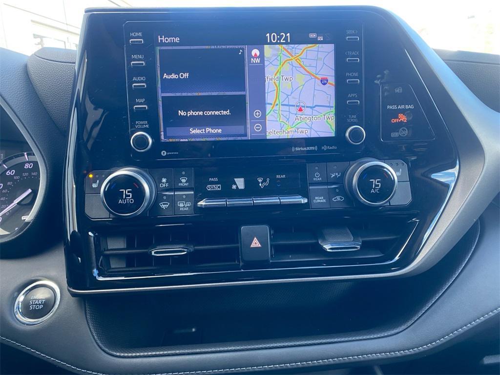 used 2022 Toyota Highlander car, priced at $34,992