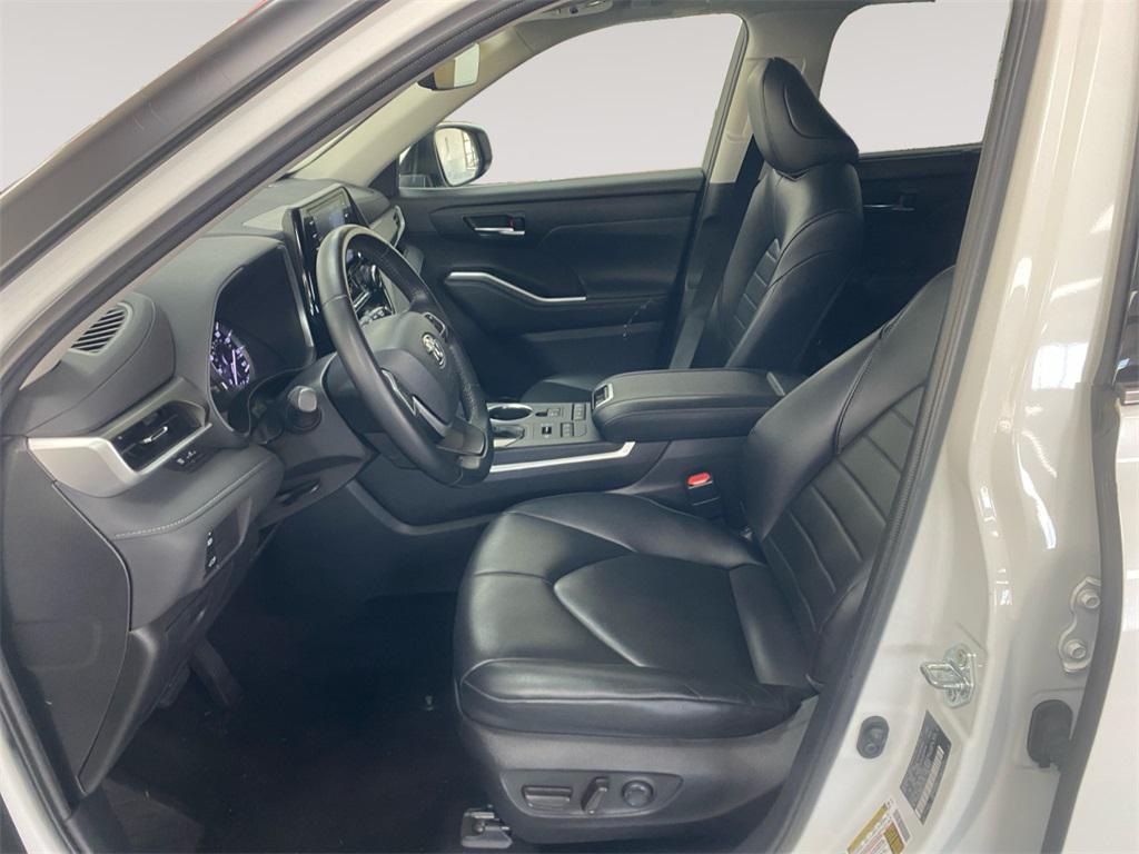 used 2022 Toyota Highlander car, priced at $34,992