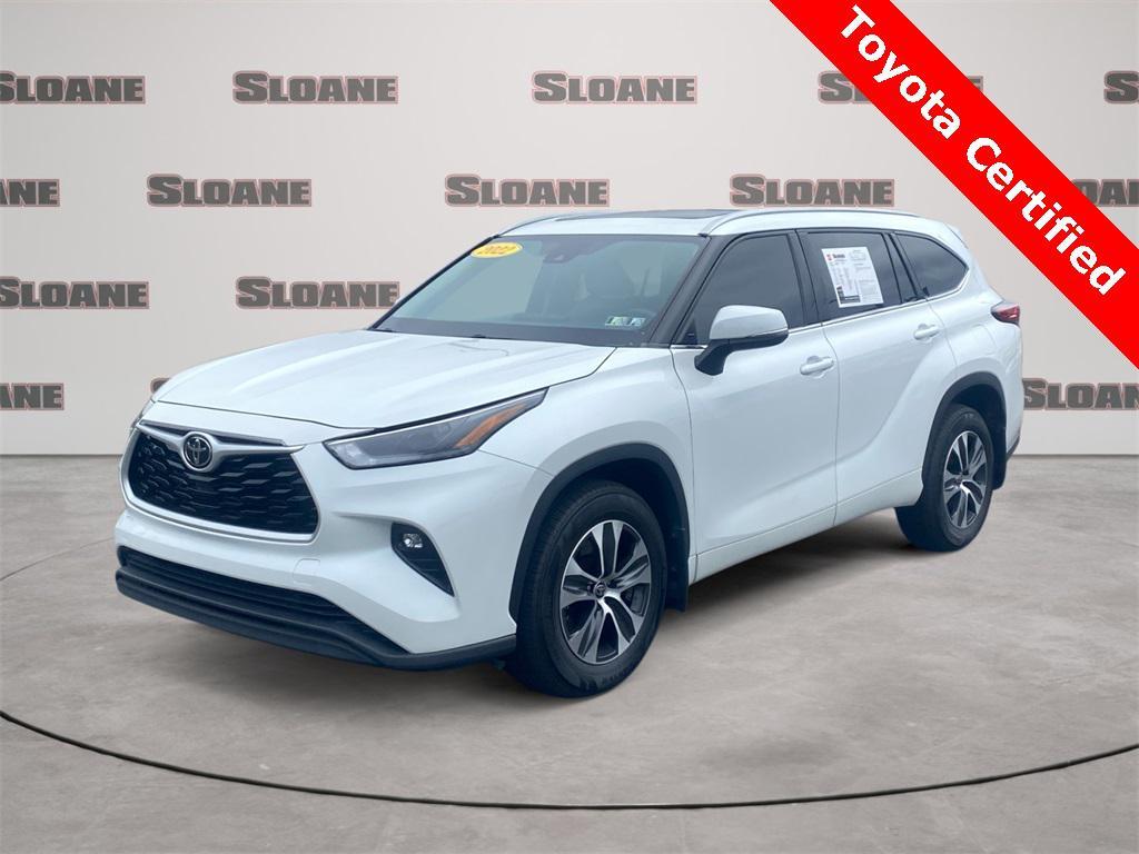used 2022 Toyota Highlander car, priced at $32,994