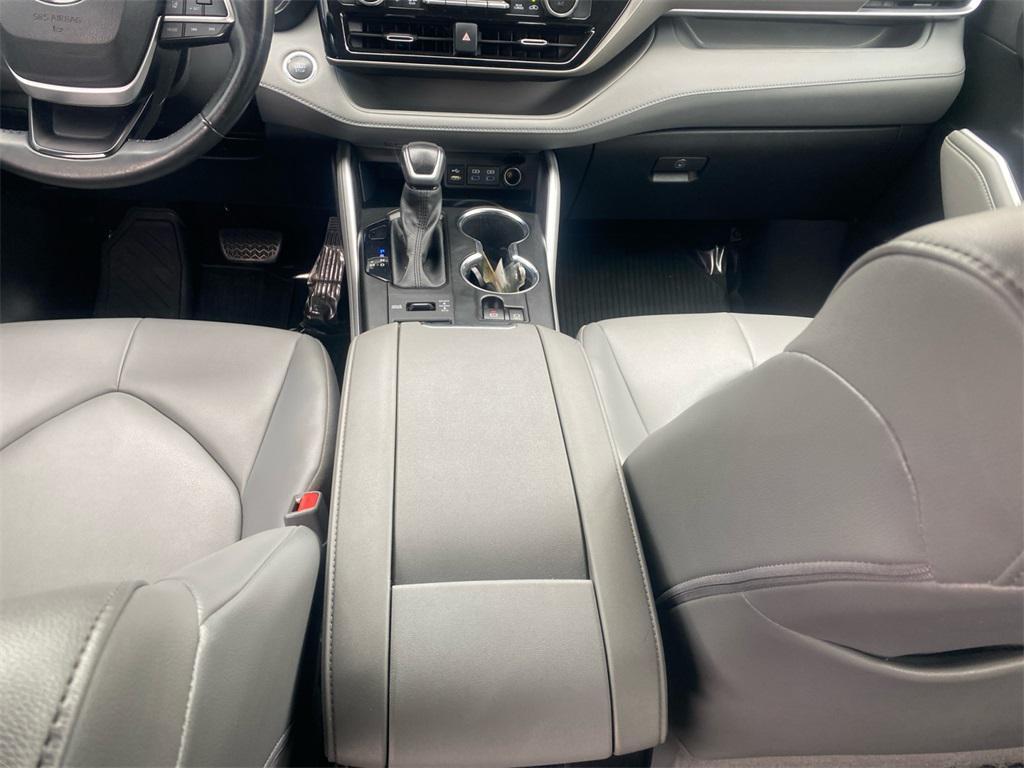 used 2022 Toyota Highlander car, priced at $33,991