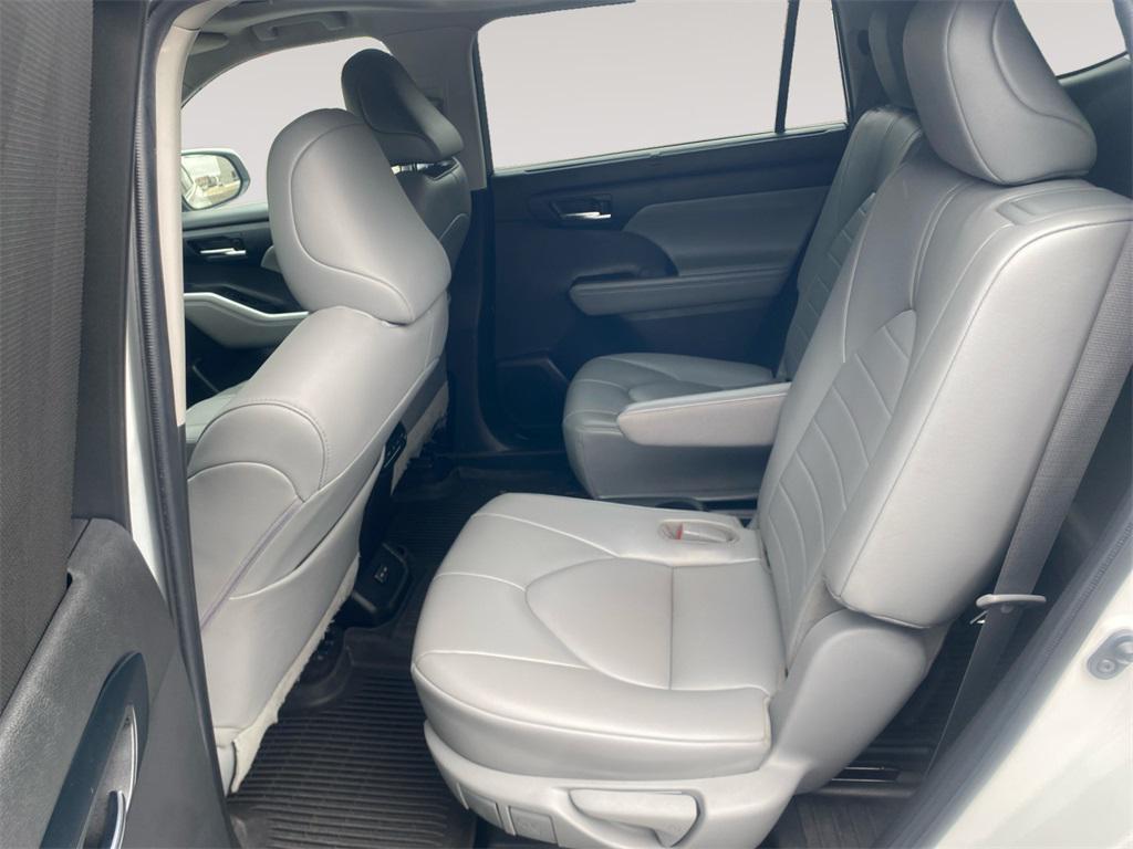 used 2022 Toyota Highlander car, priced at $33,991