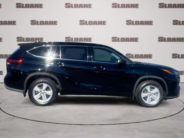 used 2021 Toyota Highlander car, priced at $30,992