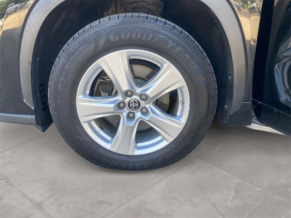 used 2022 Toyota Highlander car, priced at $29,553