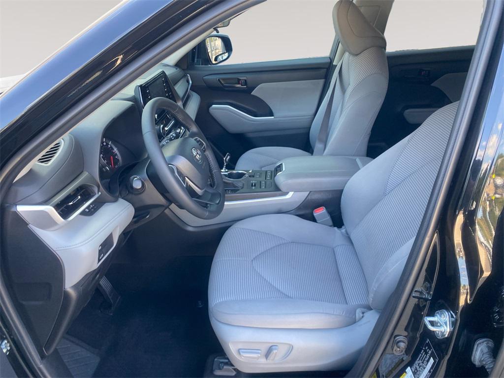 used 2022 Toyota Highlander car, priced at $29,553