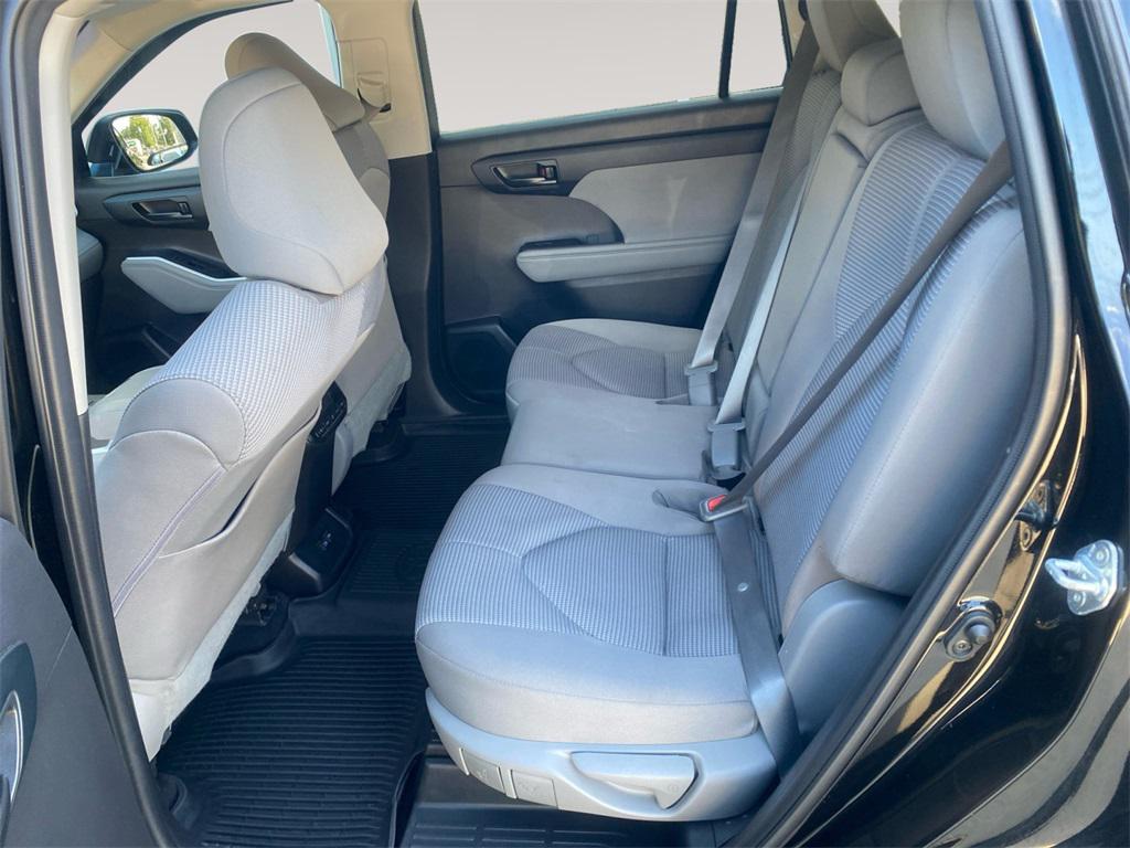 used 2022 Toyota Highlander car, priced at $29,553