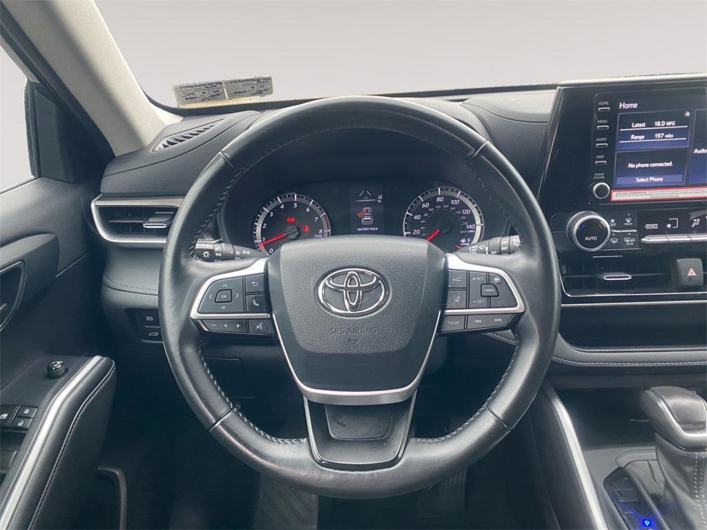 used 2022 Toyota Highlander car, priced at $32,773