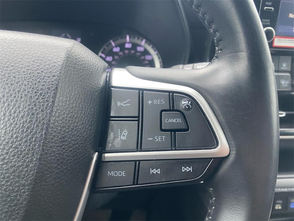 used 2022 Toyota Highlander car, priced at $32,773