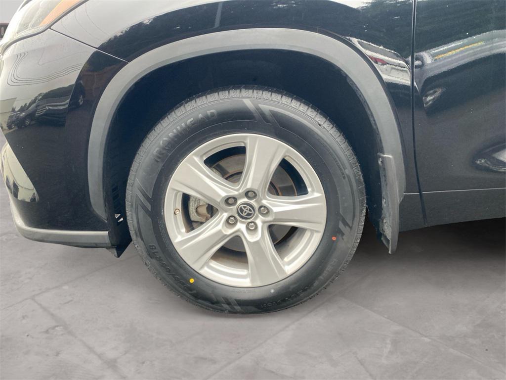 used 2022 Toyota Highlander car, priced at $32,773