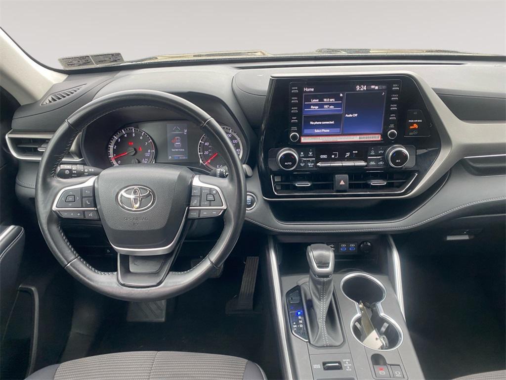 used 2022 Toyota Highlander car, priced at $32,773