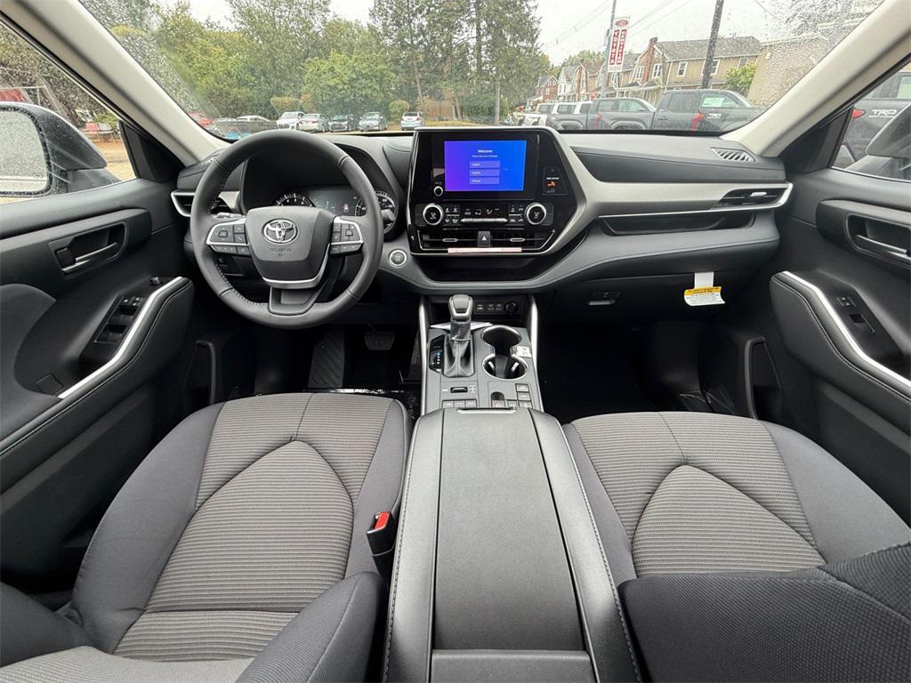 new 2025 Toyota Highlander car, priced at $44,233