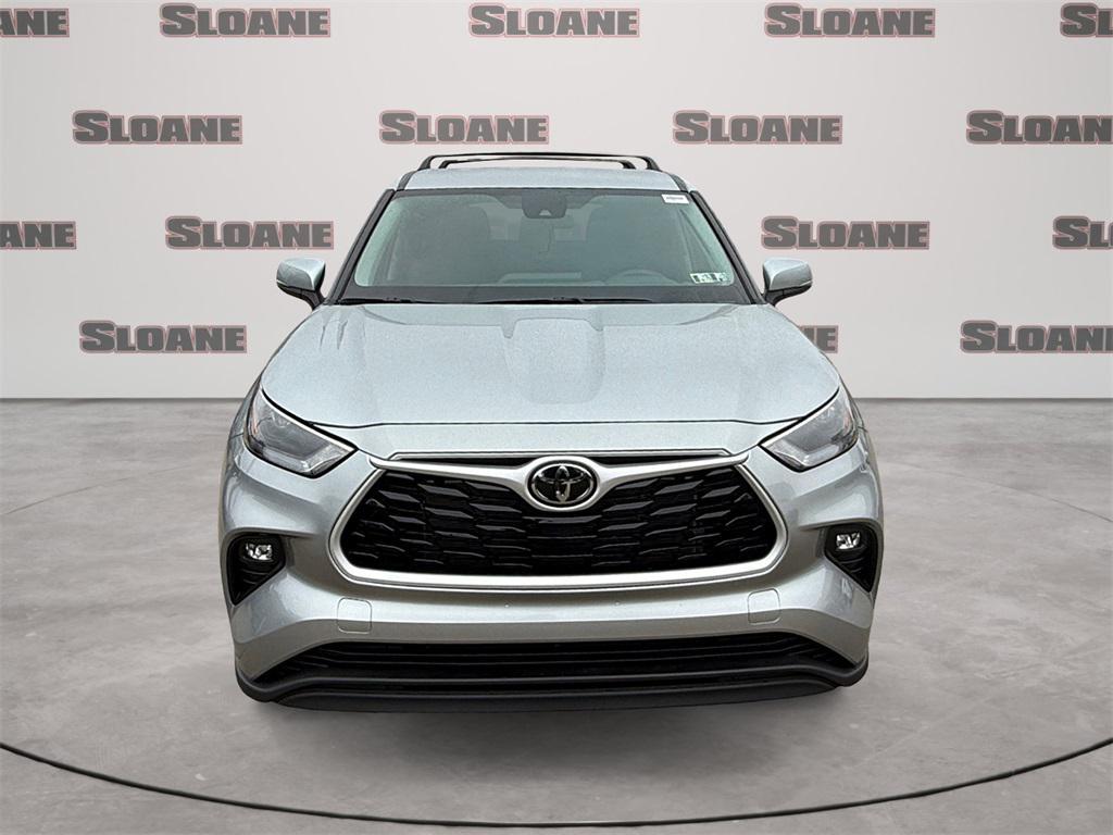 new 2025 Toyota Highlander car, priced at $44,233