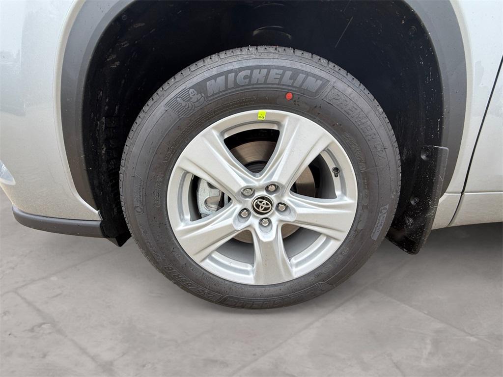 new 2025 Toyota Highlander car, priced at $44,233