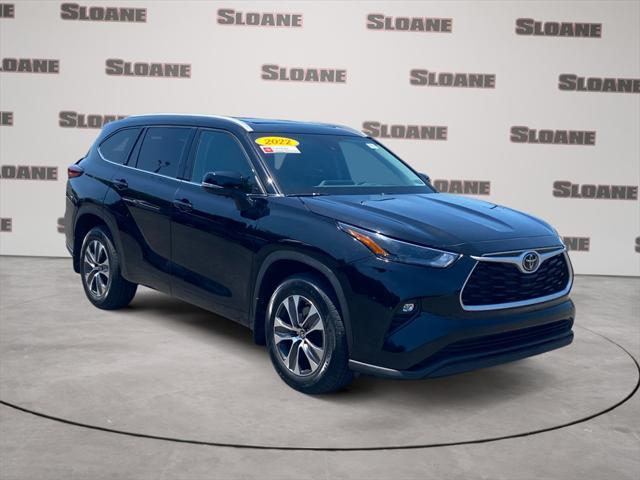used 2022 Toyota Highlander car, priced at $37,493
