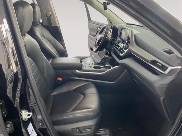 used 2022 Toyota Highlander car, priced at $37,493