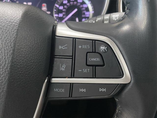 used 2022 Toyota Highlander car, priced at $37,493