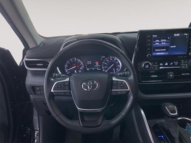 used 2022 Toyota Highlander car, priced at $37,493