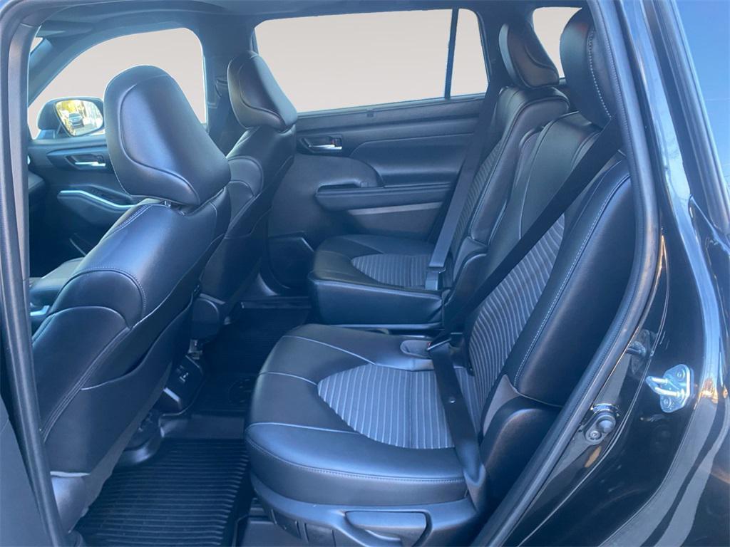 used 2022 Toyota Highlander car, priced at $35,444