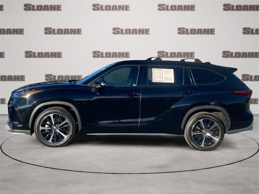 used 2022 Toyota Highlander car, priced at $35,444