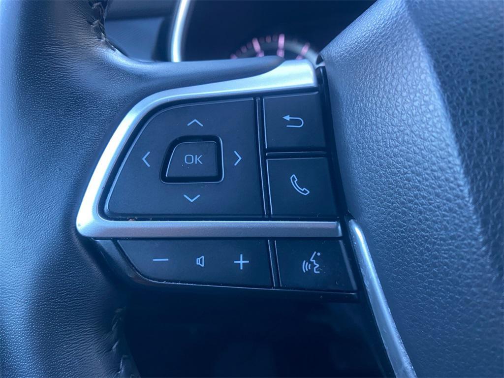 used 2022 Toyota Highlander car, priced at $35,444