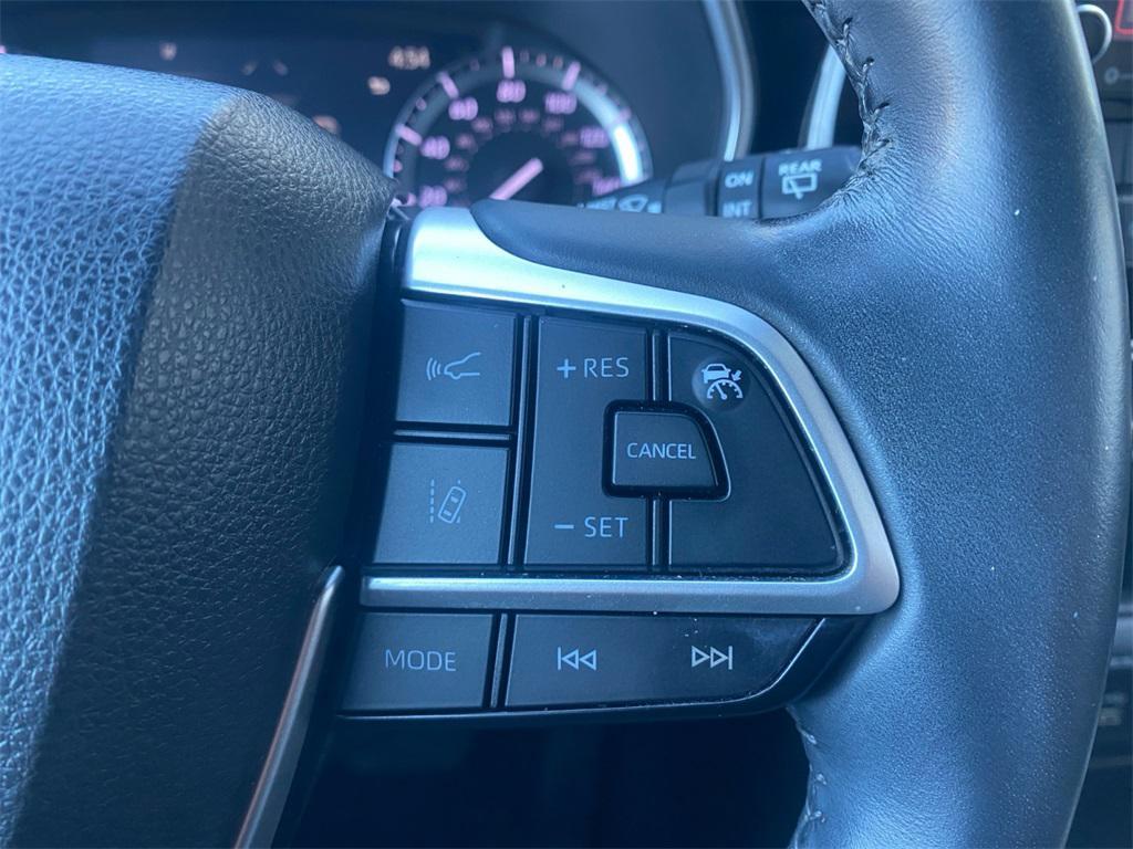 used 2022 Toyota Highlander car, priced at $35,444
