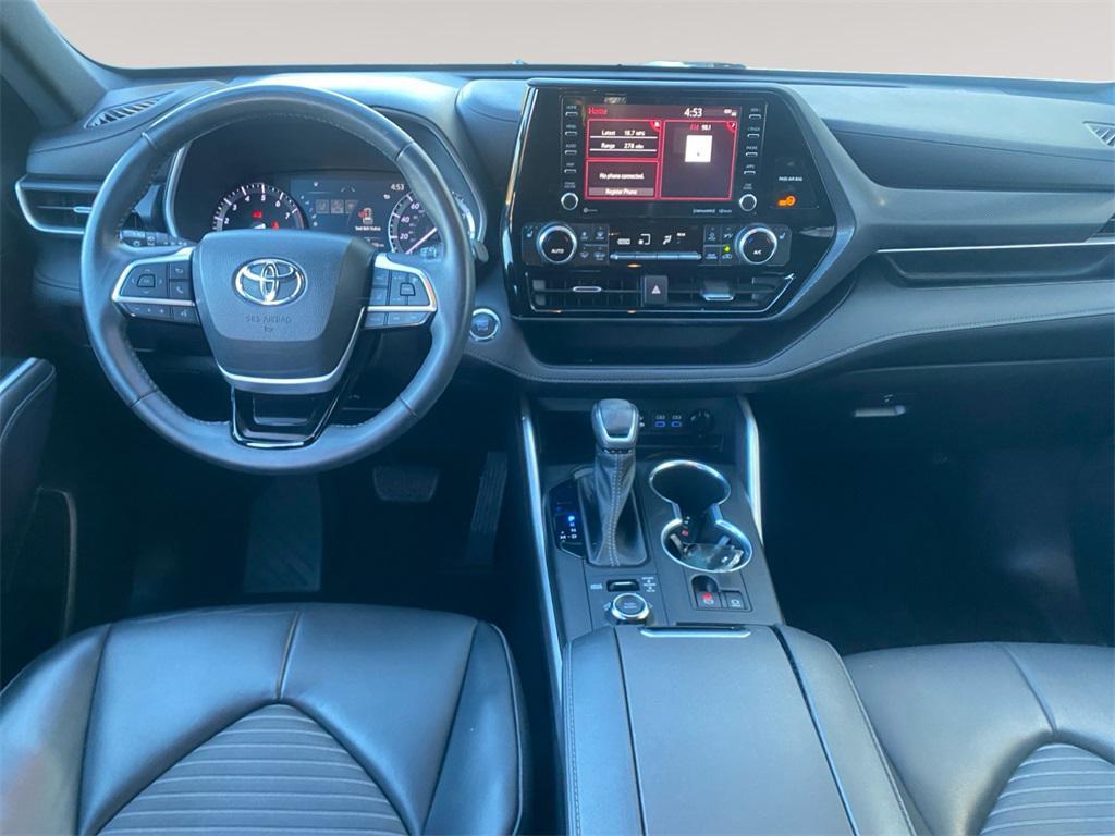 used 2022 Toyota Highlander car, priced at $35,444