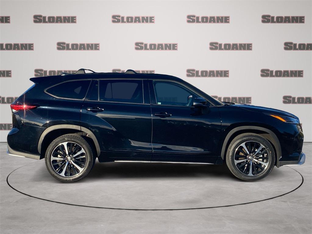 used 2022 Toyota Highlander car, priced at $35,444