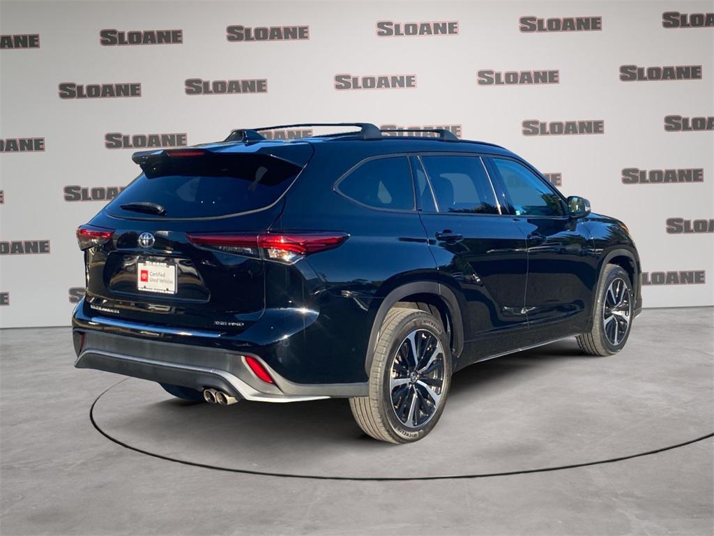 used 2022 Toyota Highlander car, priced at $35,444