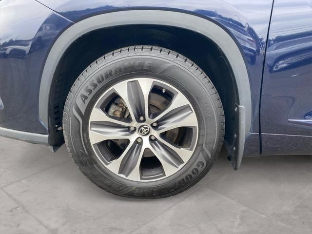 used 2023 Toyota Highlander car, priced at $36,995