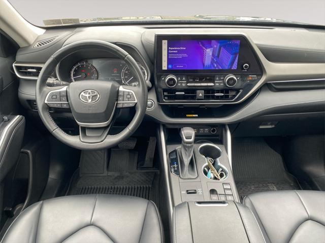 used 2023 Toyota Highlander car, priced at $36,995