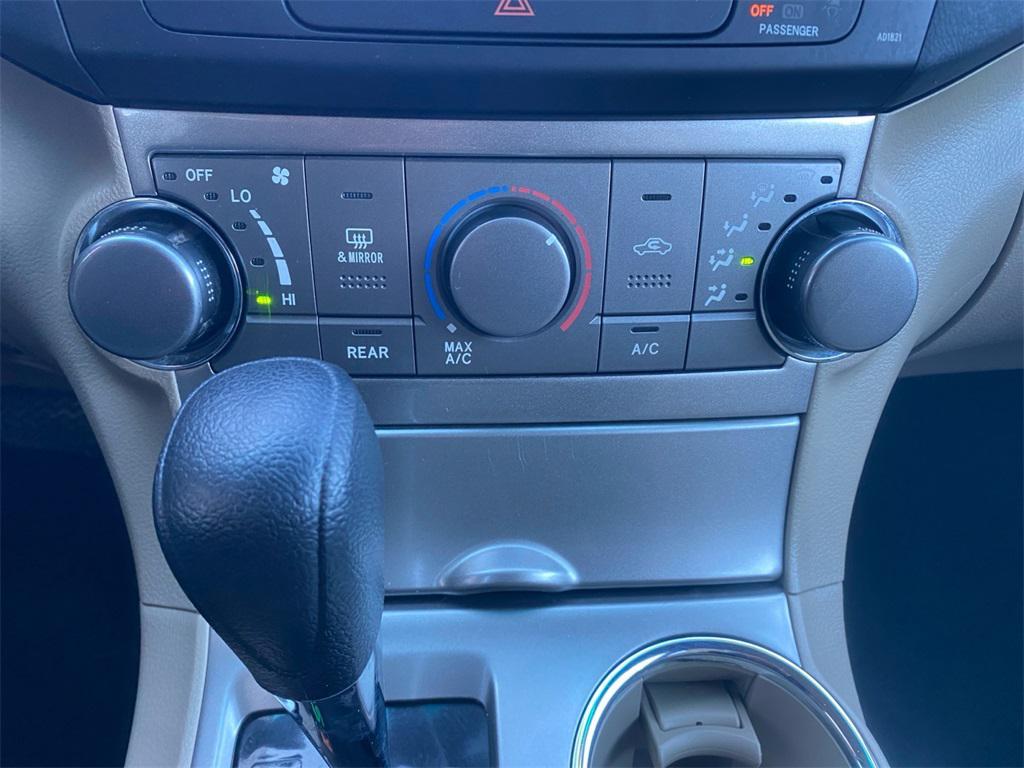 used 2012 Toyota Highlander car, priced at $13,991