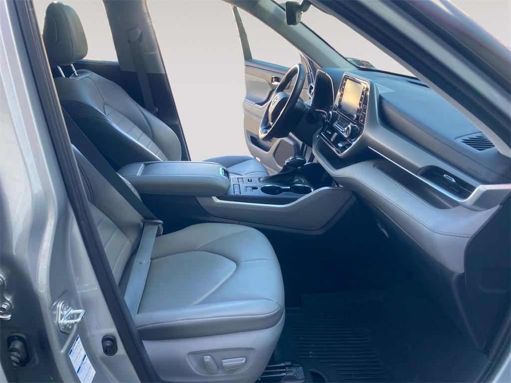 used 2021 Toyota Highlander car, priced at $33,444