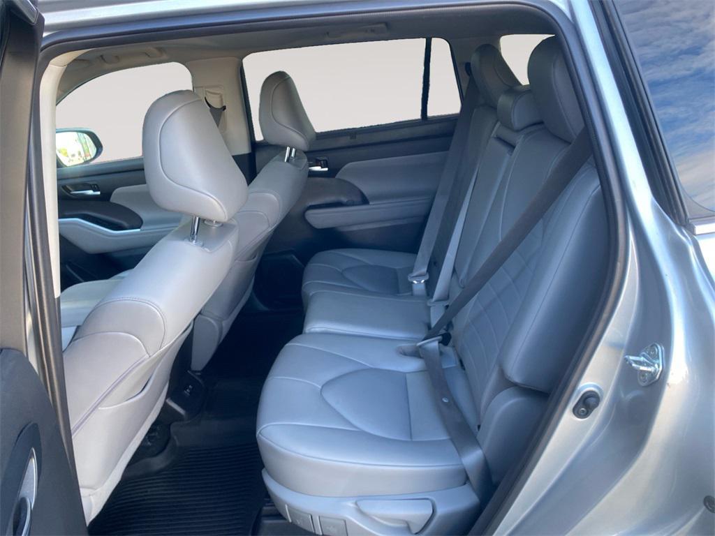 used 2021 Toyota Highlander car, priced at $33,444