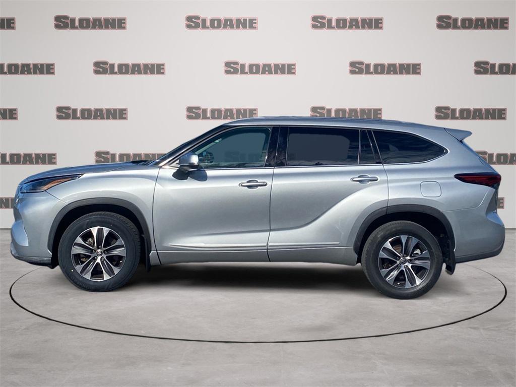 used 2021 Toyota Highlander car, priced at $33,444