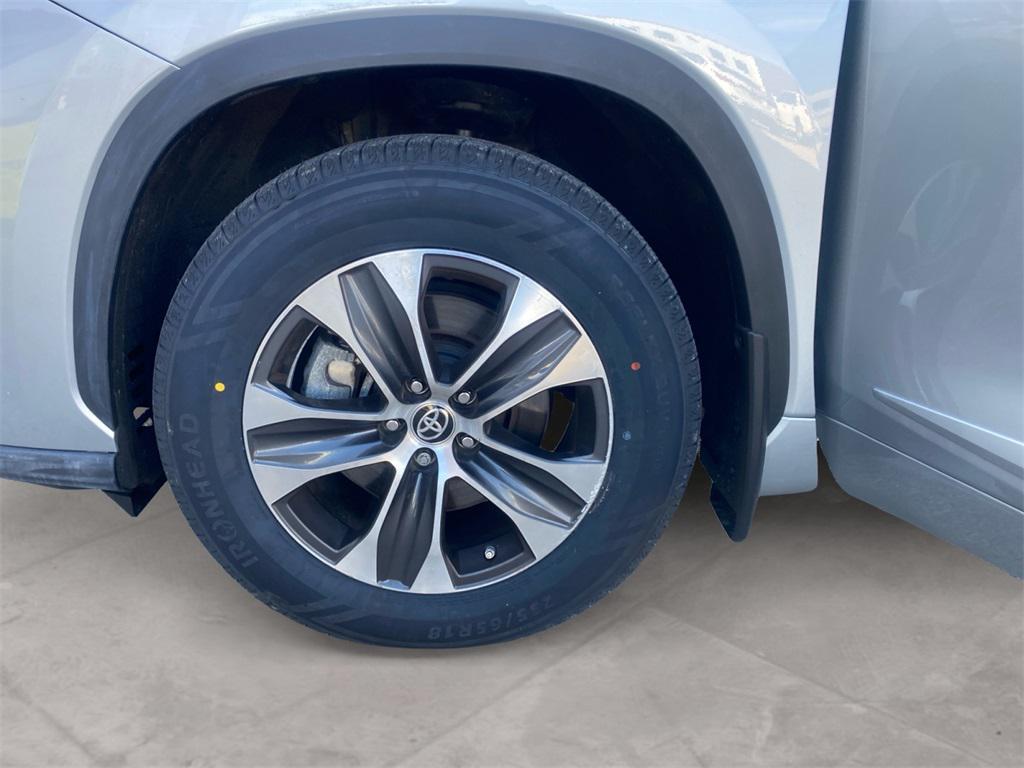 used 2021 Toyota Highlander car, priced at $33,444