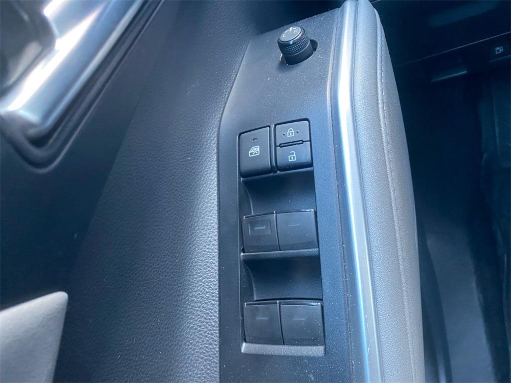 used 2021 Toyota Highlander car, priced at $33,444