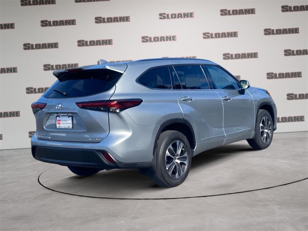 used 2021 Toyota Highlander car, priced at $33,444