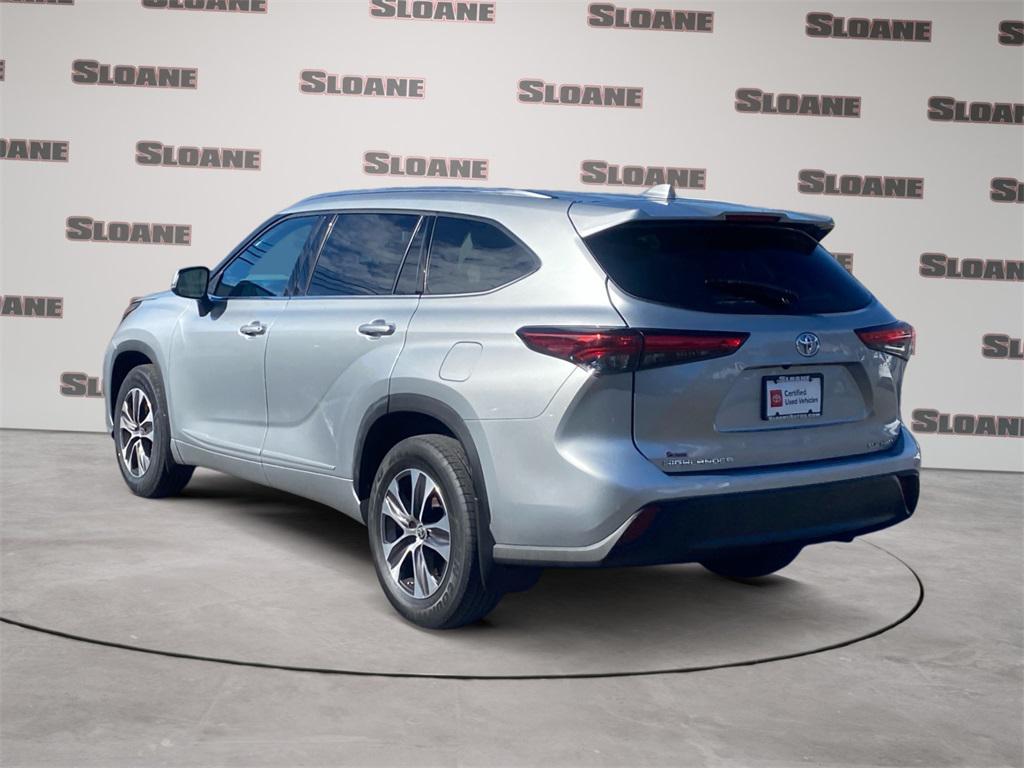 used 2021 Toyota Highlander car, priced at $33,444
