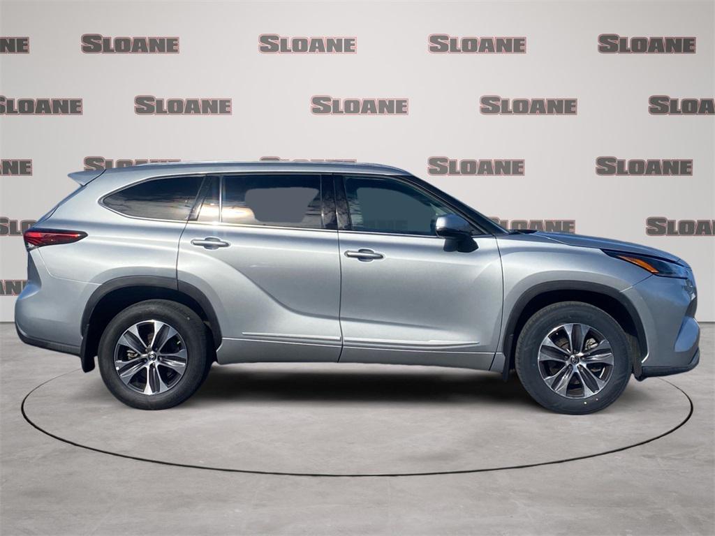 used 2021 Toyota Highlander car, priced at $33,444