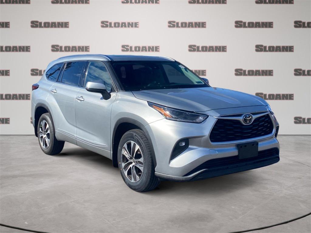 used 2021 Toyota Highlander car, priced at $33,444