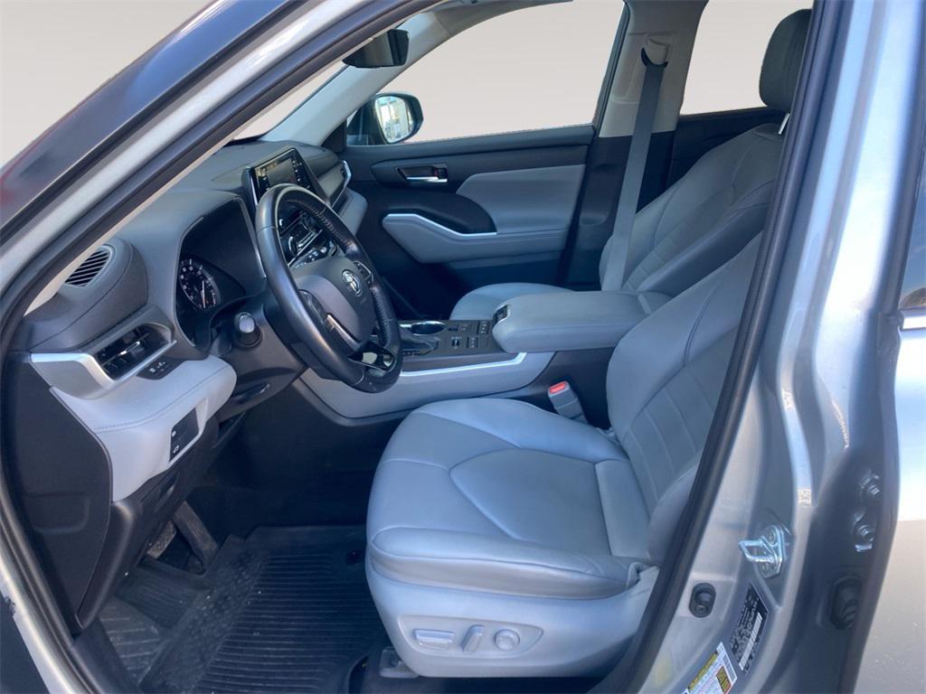 used 2021 Toyota Highlander car, priced at $33,444