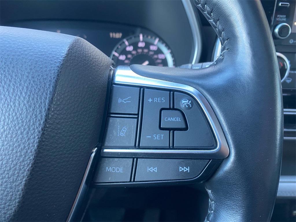 used 2021 Toyota Highlander car, priced at $33,444