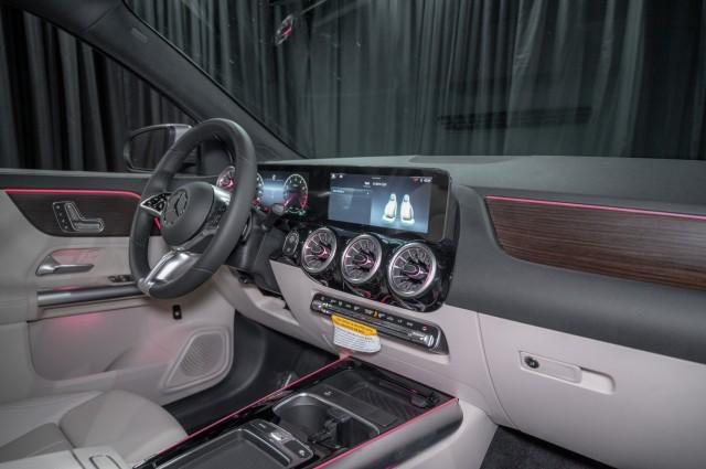 new 2025 Mercedes-Benz GLA 250 car, priced at $42,300