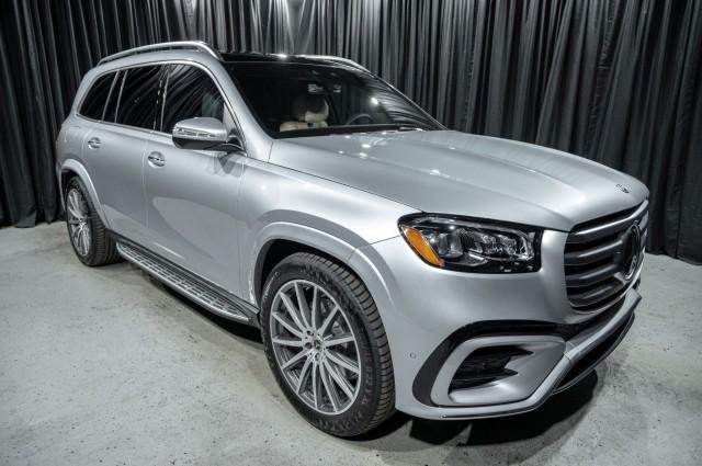 new 2025 Mercedes-Benz GLS 580 car, priced at $121,125