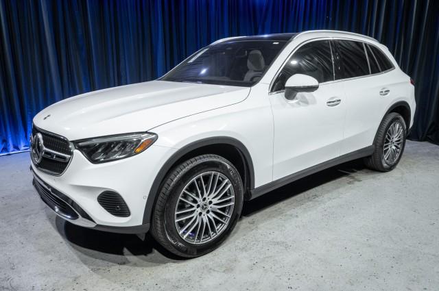 new 2024 Mercedes-Benz GLC 300 car, priced at $53,495